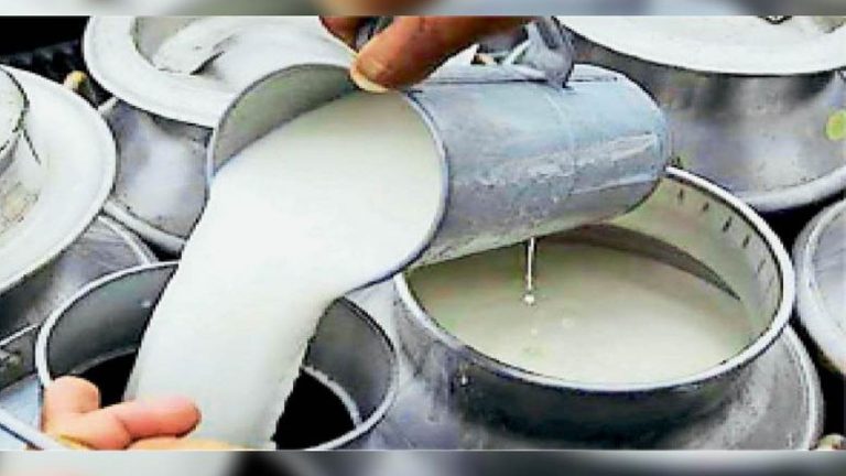 बिहार के इस गांव में एक रुपये में दिया जाता है आठ लीटर दूध