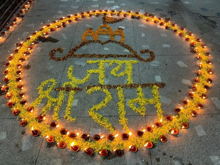 श्रीराम के आगमन पर 1100 दीये किए गए प्रज्ज्वलित