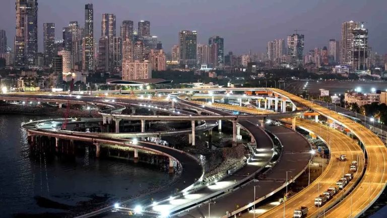 समुद्र के अंदर बनी देश की पहली मुंबई कोस्टल रोड सड़क