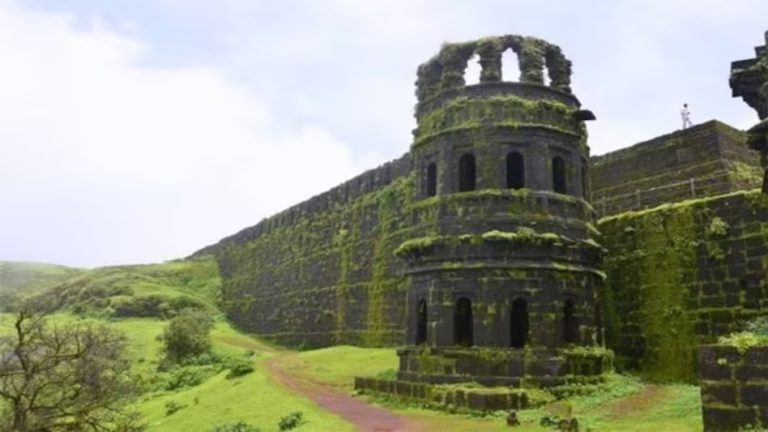 शिवाजी के किले महाराष्ट्र सरकार को हस्तांतरित करने की मांग