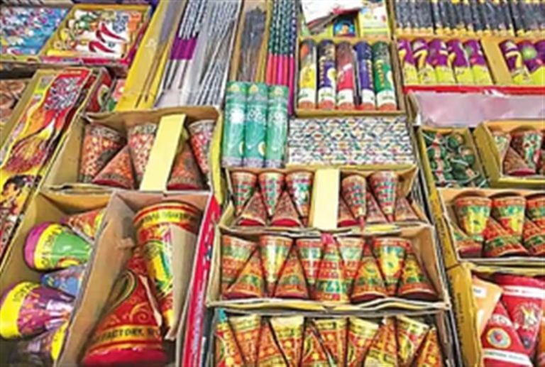 दिवाली से पहले बंगाल सरकार ने तय किया पटाखे फोड़ने का समय