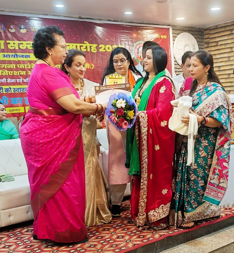 गायिका प्रतिभा सिंह को वाराणसी में सरस्वती स्वर सम्मान