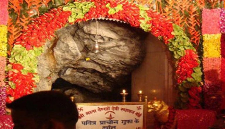 नवरात्रि विशेष : भारत की 5 दिव्य गुफाएं जहां होते हैं माता के अद्भुत दर्शन