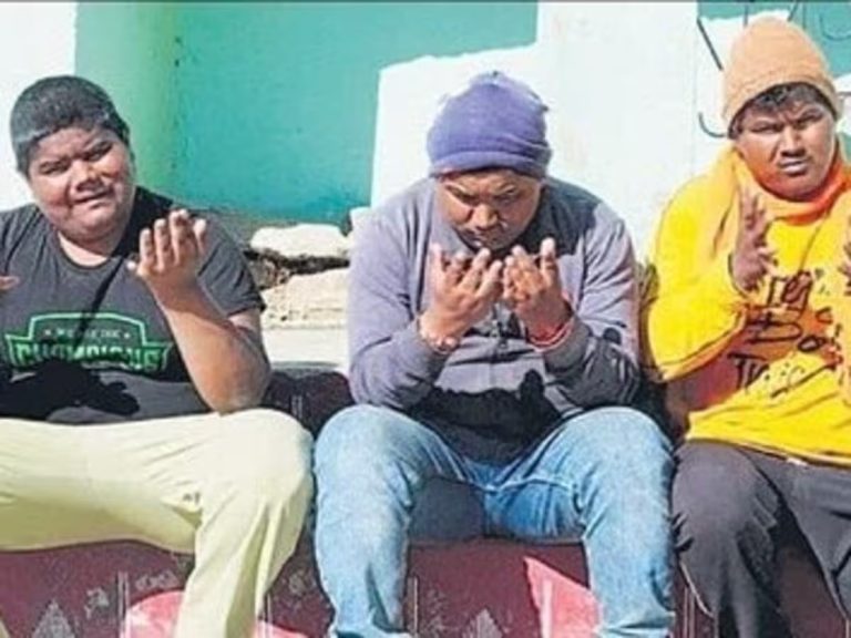 शाम ढलते ही स्याह हो जाती है जिनकी जिंदगी