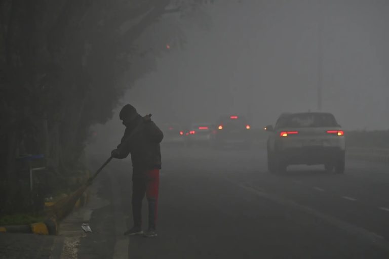 कोलकाता में वायु प्रदूषण पर निगम की पहल काफी नहीं, मानते हैं पर्यावरणविद्