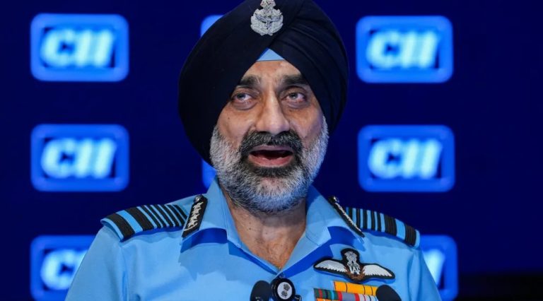 वायु सेना प्रमुख ने स्वदेशी हथियारों की आपूर्ति पर दिया जोर