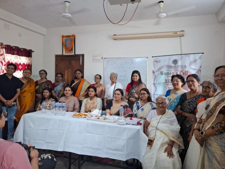 भवानीपुर कॉलेज में वंचित महिलाओं हेतु स्वास्थ्य एवं स्वच्छता जागरूकता कार्यक्रम
