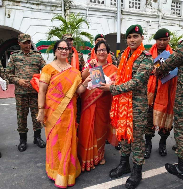 भारत जैन महिला मंडल द्वारा पूर्व दुर्गा पूजा पर किया गया सैनिकों का सम्मान