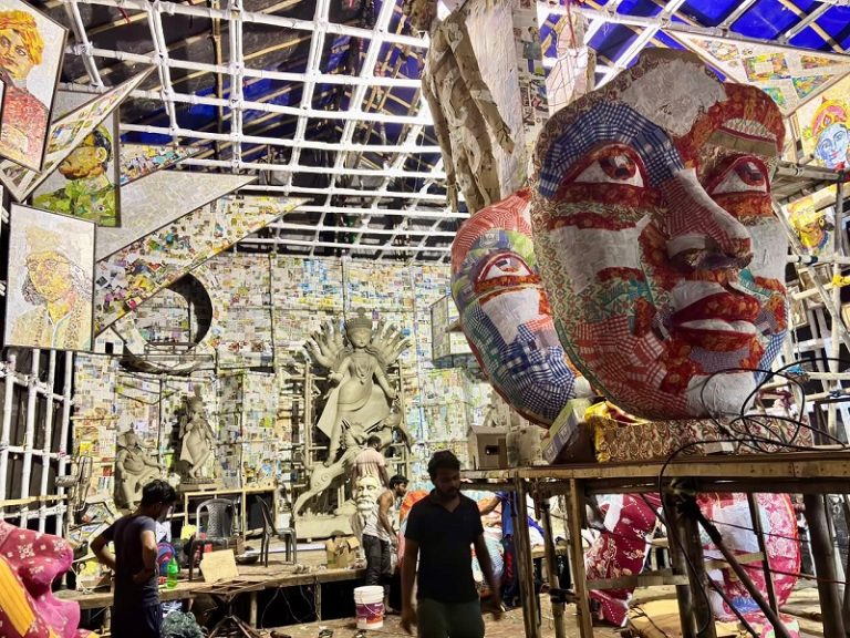 दुर्गोत्सव 2026 : कोलाज हैै बागुईहाटी रेल पुकुर यूनाइटेड क्लब की थीम