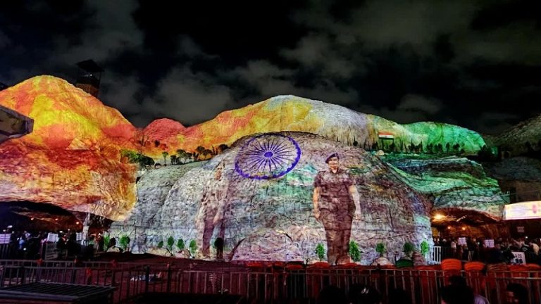 देवी दुर्गा सम्मान 2026 : संतोष मित्रा स्क्वायर बना सर्वश्रेष्ठ पंडाल